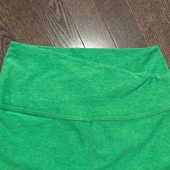 Beyond Yoga Vibrant Green Leggings - Picture 3 of 5